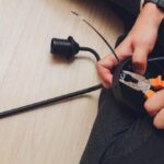 Segurança em primeiro lugar: escolha o alicate ideal para serviços elétricos