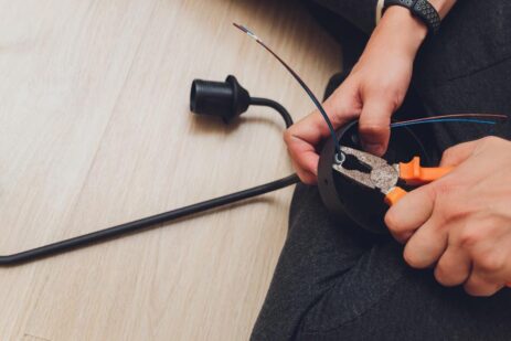 Segurança em primeiro lugar: escolha o alicate ideal para serviços elétricos