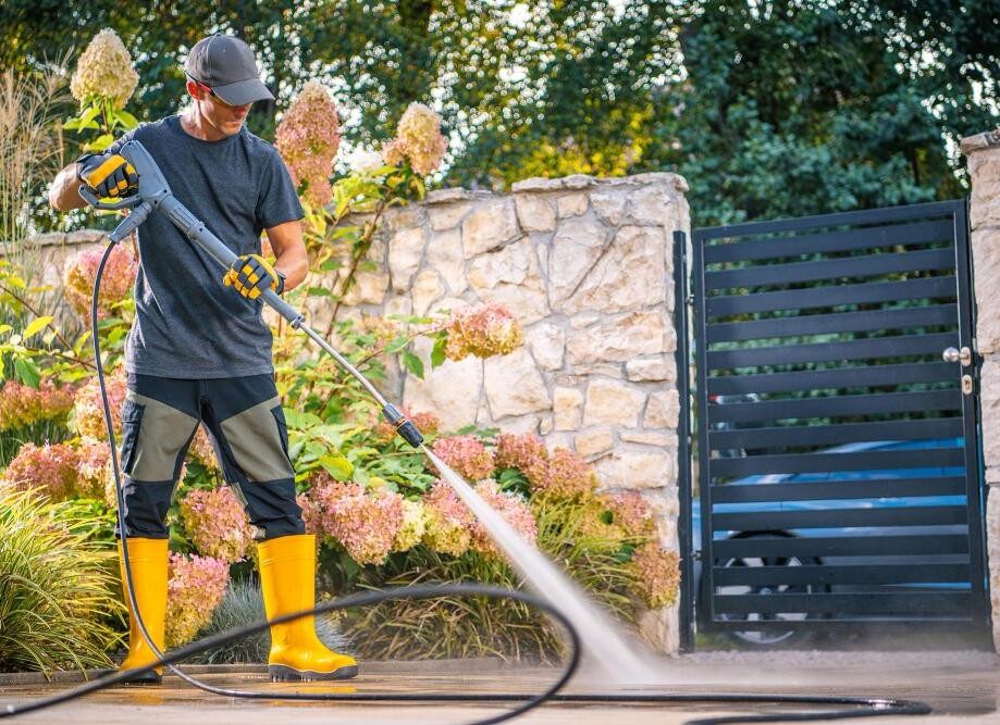 7 áreas da casa que você pode limpar facilmente com uma lavadora de alta pressão