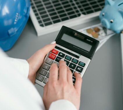 Como calcular o custo-benefício de uma empilhadeira elétrica?